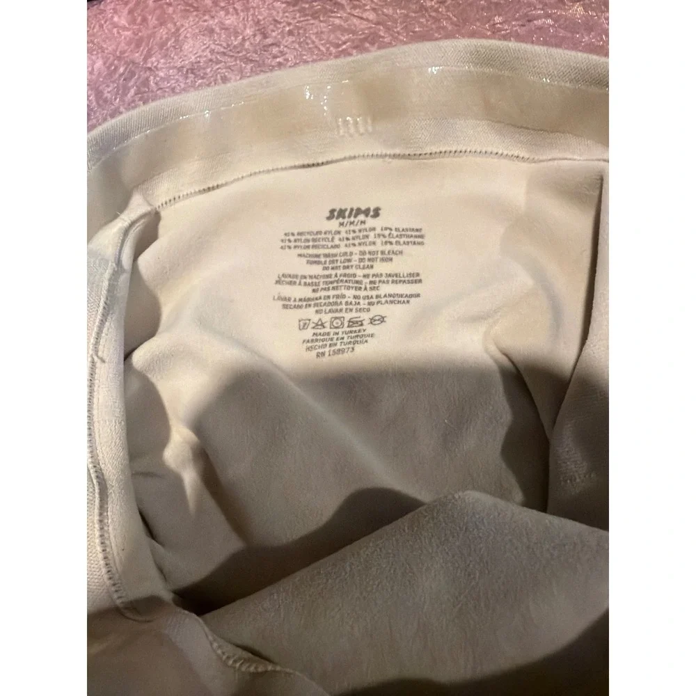 SKIMS Sculpting Thong Bodysuit Sand Beige Shapewear Size M/L RN158973 cont 18 - Picture 3 of 3